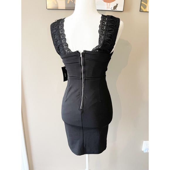 NWT Lulu’s Black Lace Detail LBD Bodycon Dress - Picture 2 of 4